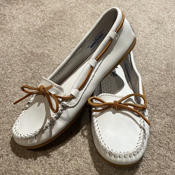 NWOT Minnetonka Boat Shoes size 7 - Picture 2 of 3